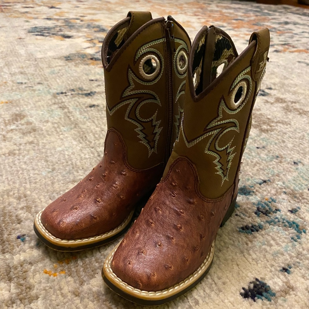 Toddler boots size 8 only wore a handful of times.